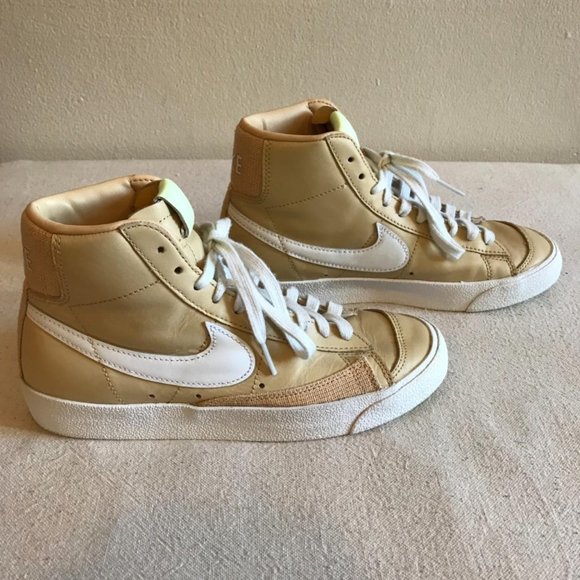 Nike 2020 Blazer Mid 77 Women Sesame Summit White Leather Mid Sneaker DD9679-200 - Picture 1 of 4